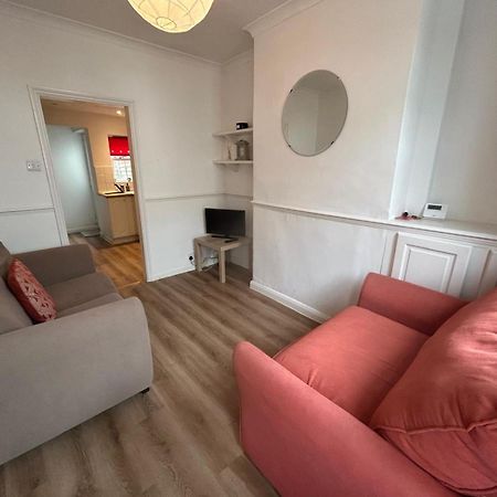 Central Cheltenham House - Sleeps 4/Pet Friendly Exterior photo