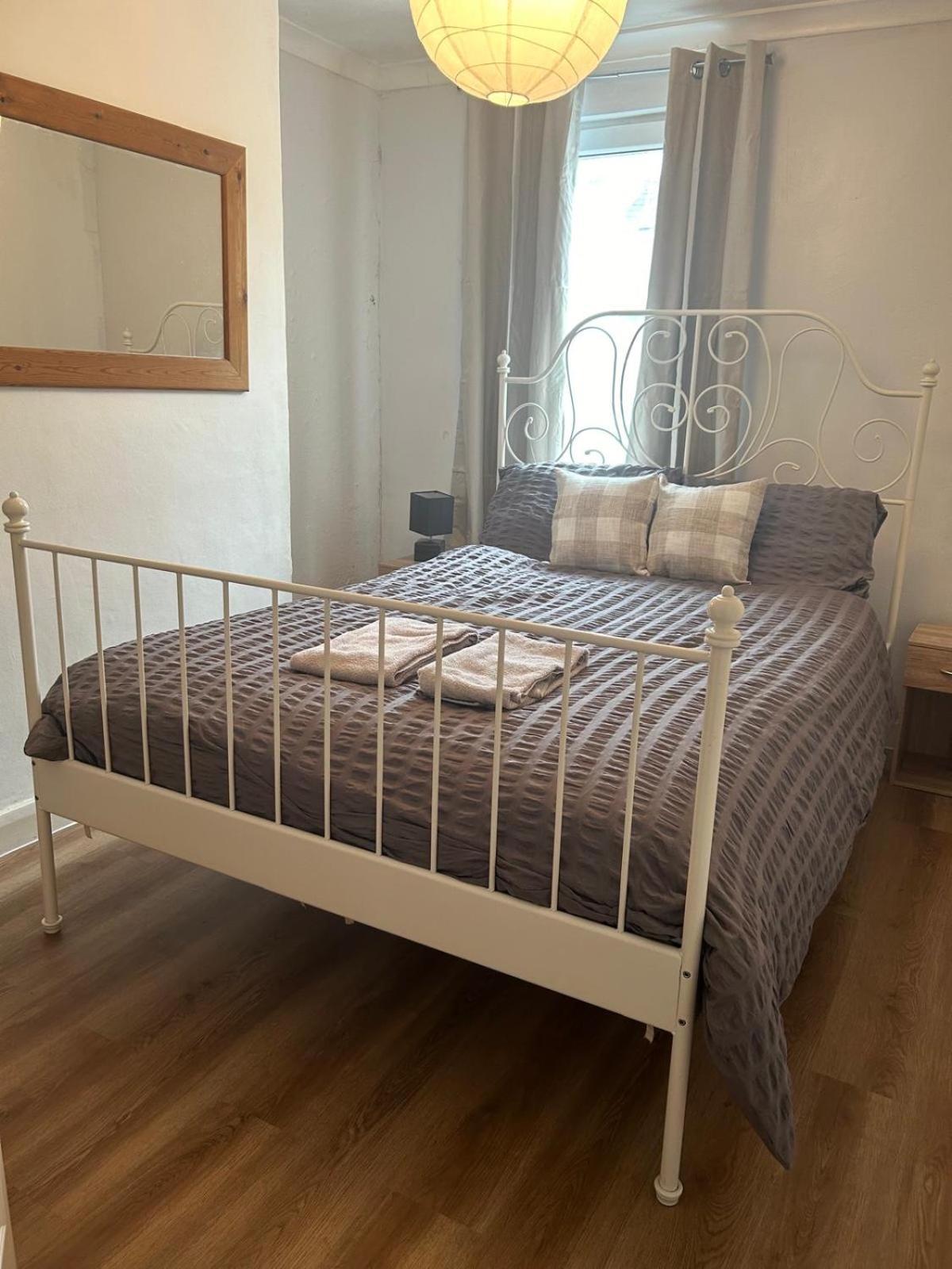 Central Cheltenham House - Sleeps 4/Pet Friendly Exterior photo