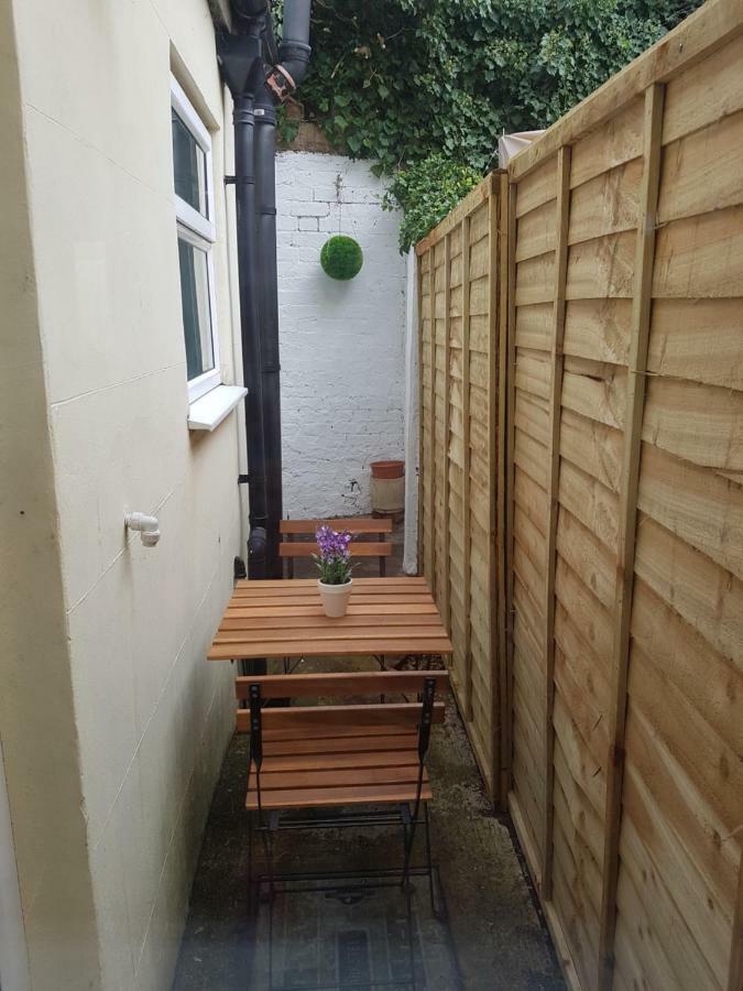 Central Cheltenham House - Sleeps 4/Pet Friendly Exterior photo